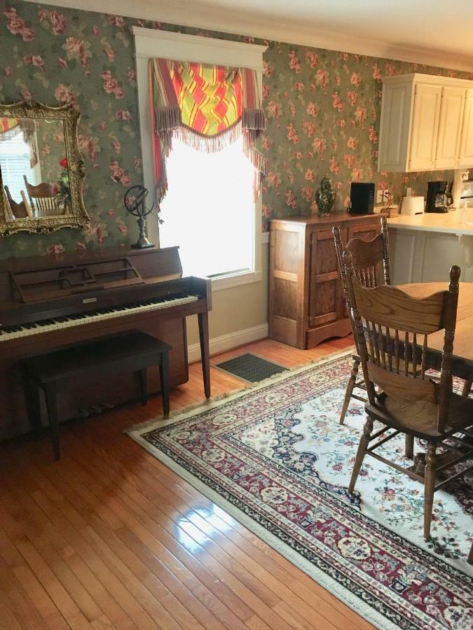 Villa Downtown Abode In The Heart Of The Bourbon Trail à Lebanon Extérieur photo