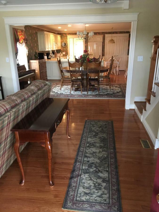Villa Downtown Abode In The Heart Of The Bourbon Trail à Lebanon Extérieur photo