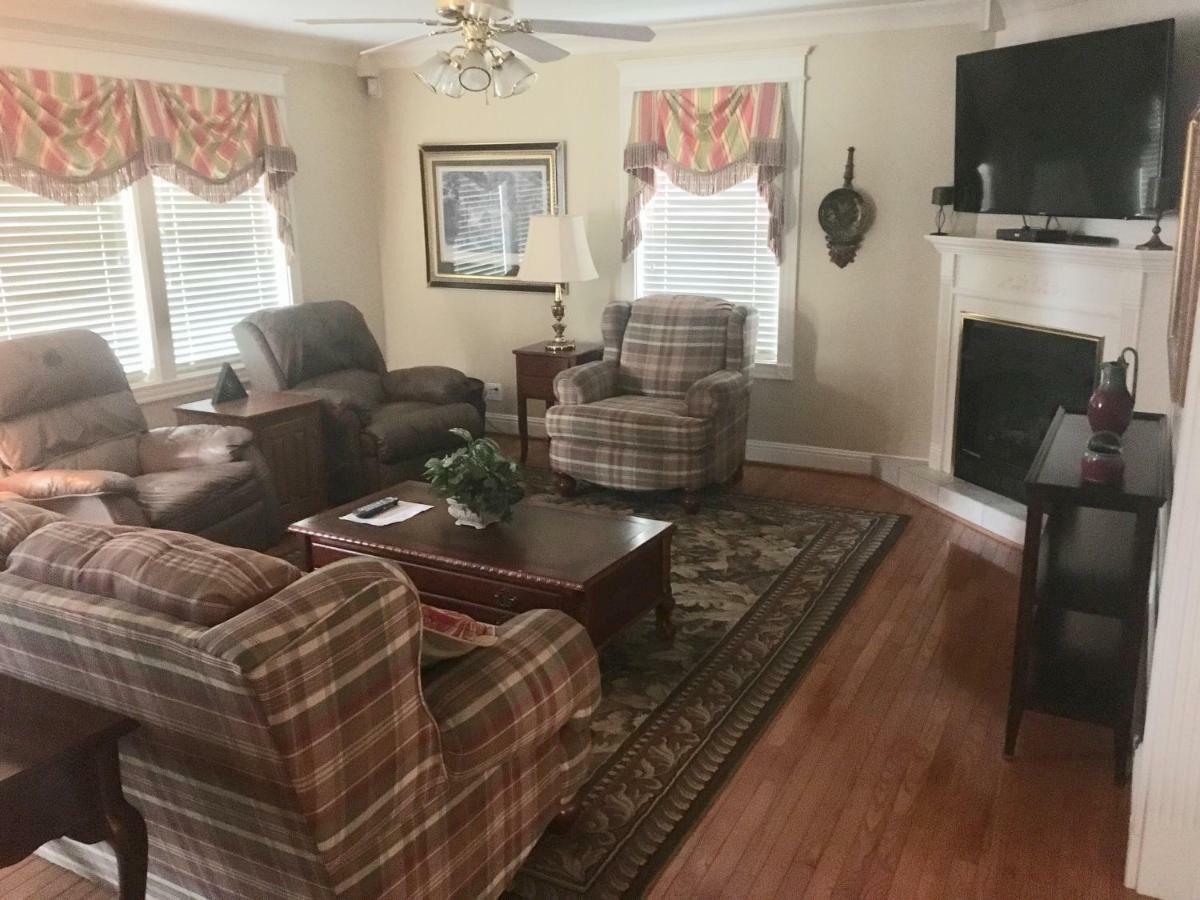 Villa Downtown Abode In The Heart Of The Bourbon Trail à Lebanon Extérieur photo