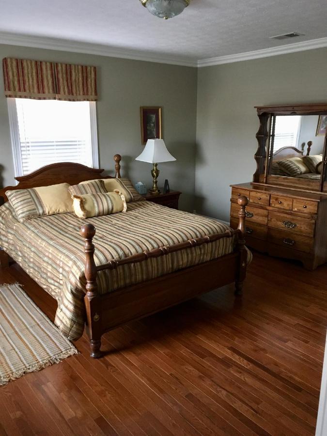 Villa Downtown Abode In The Heart Of The Bourbon Trail à Lebanon Extérieur photo